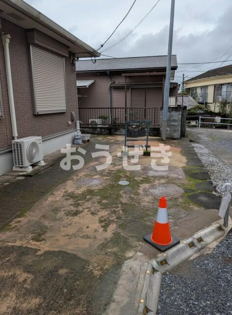 三春台貸家ＩＩの駐車場