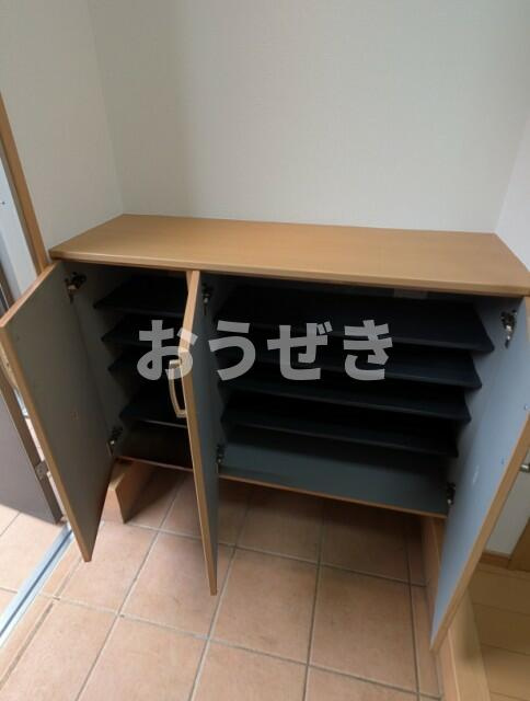 三春台貸家ＩＩの収納