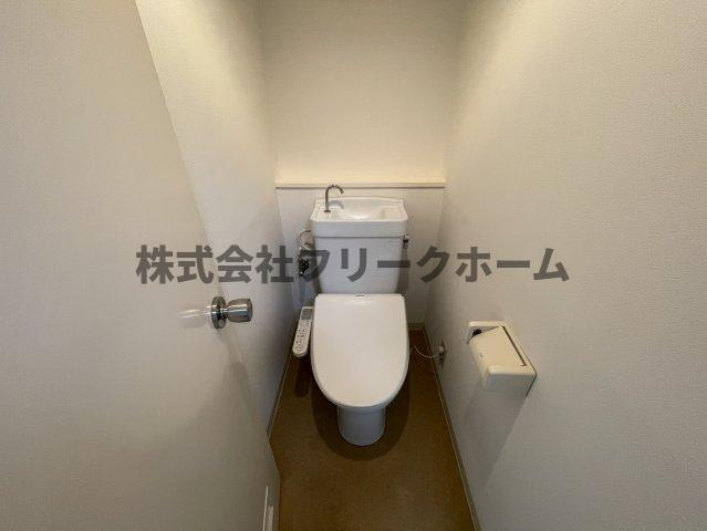 武蔵野市境南町３丁目の賃貸マンションのトイレ