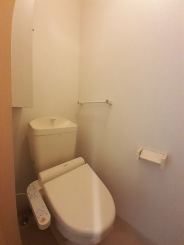 パイン　ガーデン悠のトイレ|落ち着いた色調のトイレです