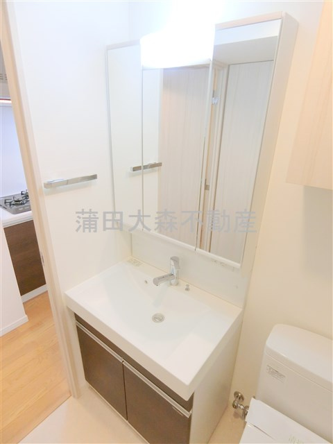 HY's flatハイズフラット糀谷の洗面所|3面鏡の独立洗面台　洗面脱衣所