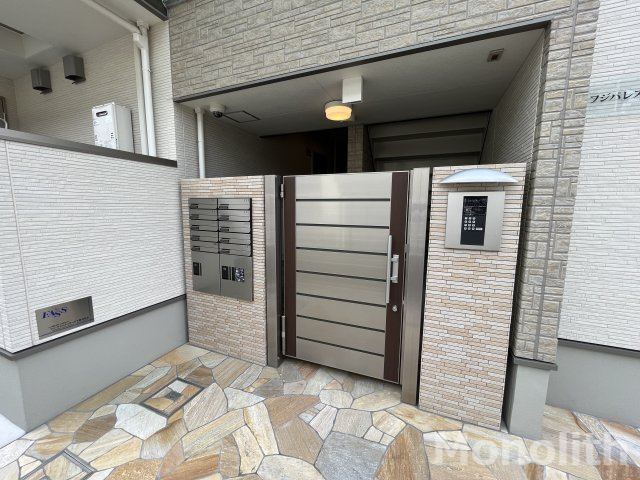 フジパレス南海貝塚駅西Ⅱ番館のエントランス