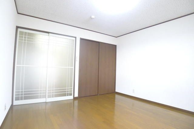 第二稲荷山ハイツの居間・リビング