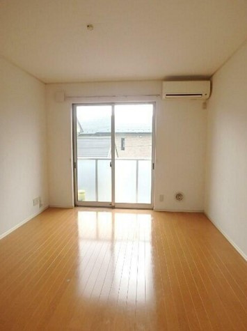 【居間・リビング】 | コートロベリア | 7.0帖のきれいな洋室。