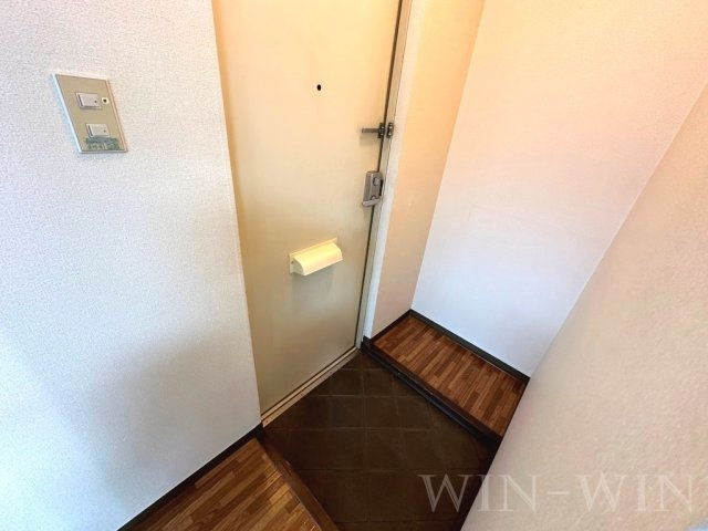 ファミール東の玄関|イメージ（同建物内別部屋の写真です）