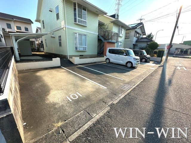 ファミール東の駐車場
