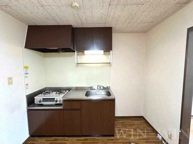 ファミール東のキッチン|イメージ（同建物内別部屋の写真です）