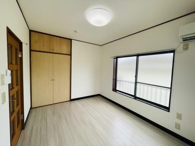 横浜市旭区西川島町のアパートの居間・リビング