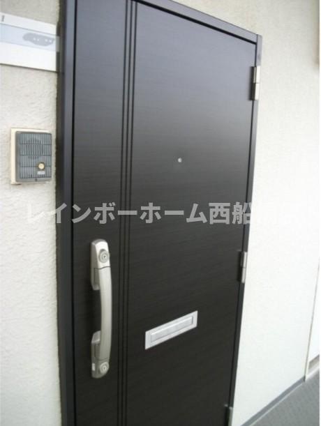 流鉄カーサ新松戸の玄関