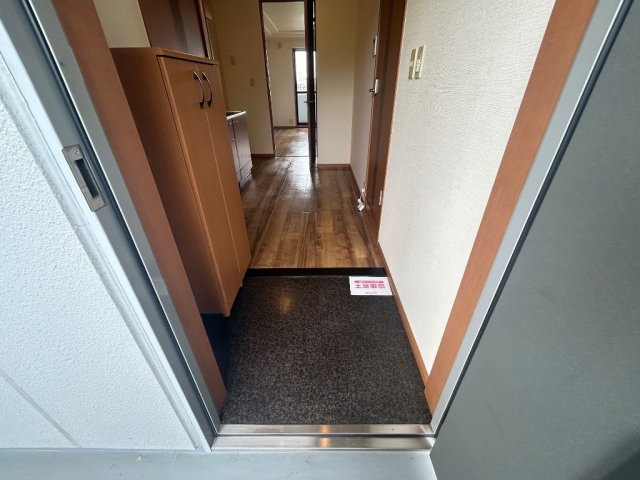 シャイン花園の玄関