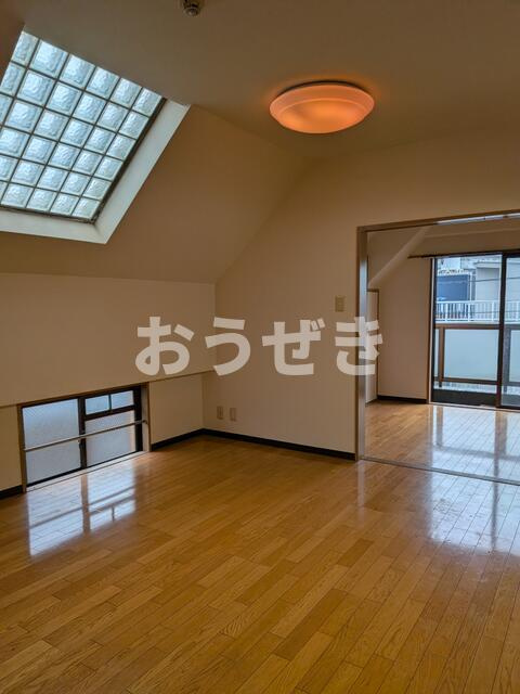 ラルジュ吉野町の居間・リビング