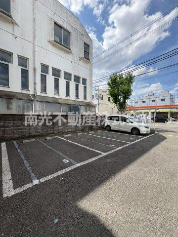 アンプルール フェール 寿の駐車場