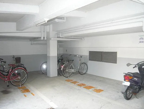 広島市佐伯区八幡1丁目　一棟マンション・事務所の駐車場