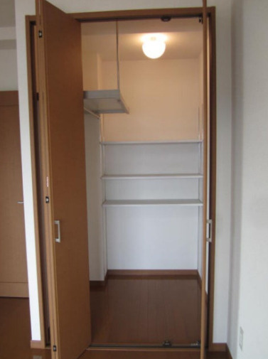 レジデンス東櫛原の収納|荷物が多い方でも安心のウォークインクローゼット付き！