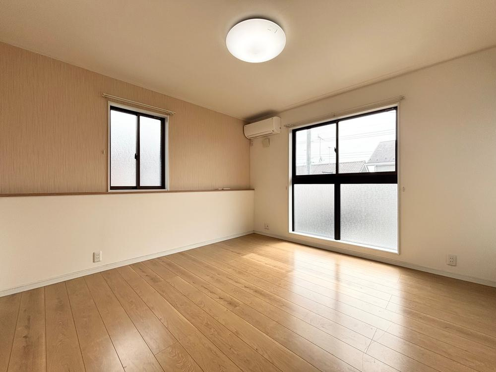 小山市東城南　中古戸建　敷地79.66坪の洋室