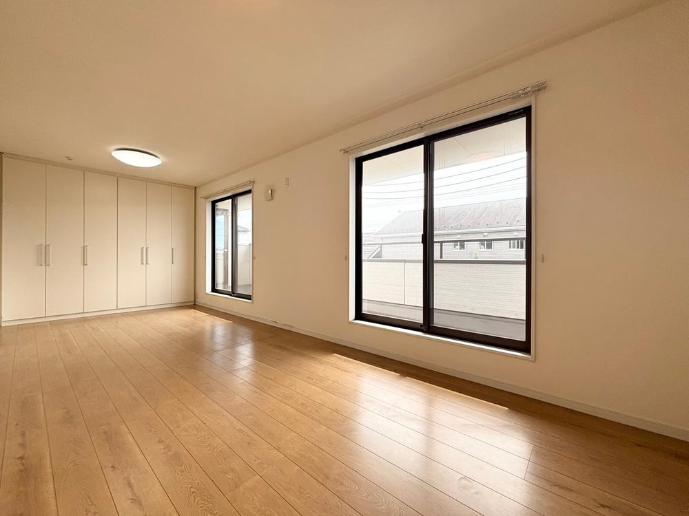 小山市東城南　中古戸建　敷地79.66坪の洋室