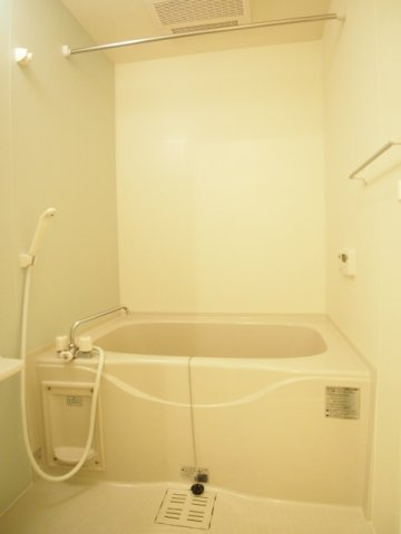 コンパクトで使いやすいお風呂です