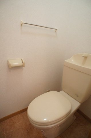 清潔感のあるトイレです