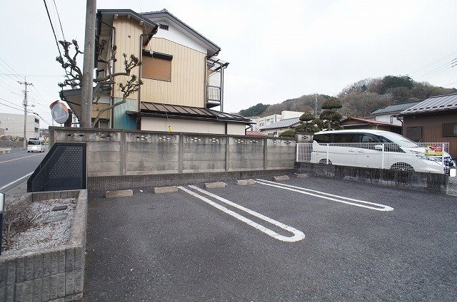 車をお持ちの方に嬉しい駐車場付きの物件です