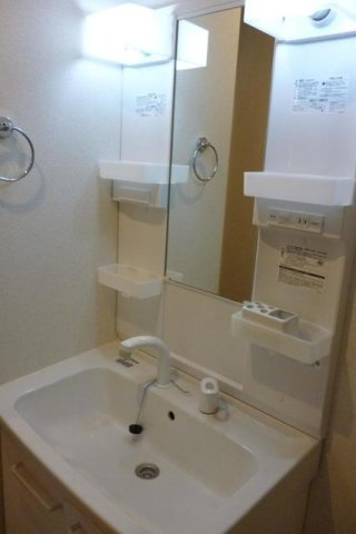 明るい洗面所です