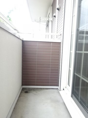 開放的で明るい空間を演出してくれるバルコニーです