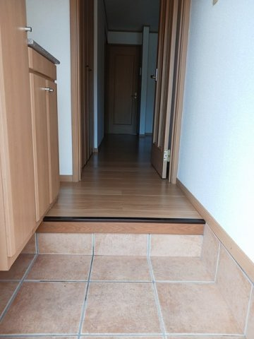 収納もある玄関です