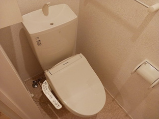 ゆったりとした空間のトイレです