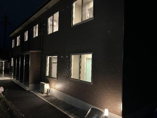 グランディール戸坂の外観|外観写真（夜）