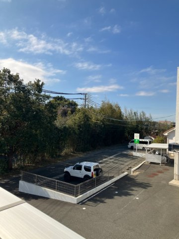 リバーウエスト壱番館・弐番館の駐車場|退去前のため同型タイプ他号室の写真を掲載しております