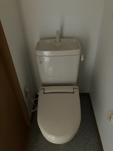 リバーウエスト壱番館・弐番館のトイレ|退去前のため同型タイプ他号室の写真を掲載しております