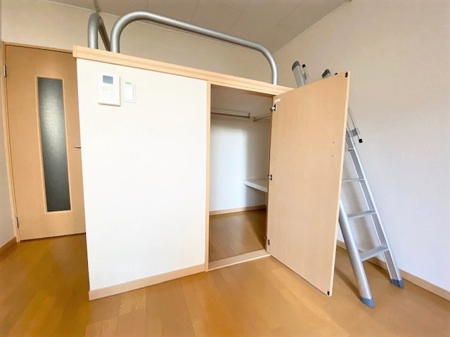 明るい色調の室内です