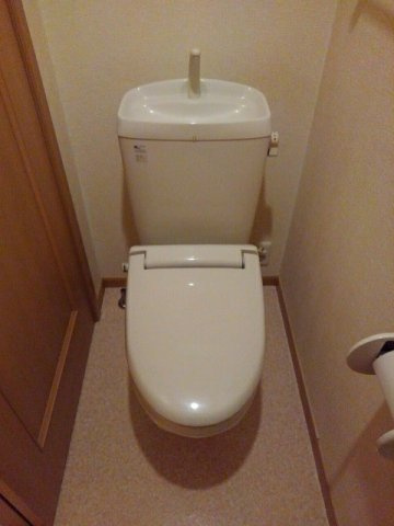 ゆったりとした空間のトイレです