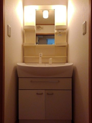 明るい洗面所です