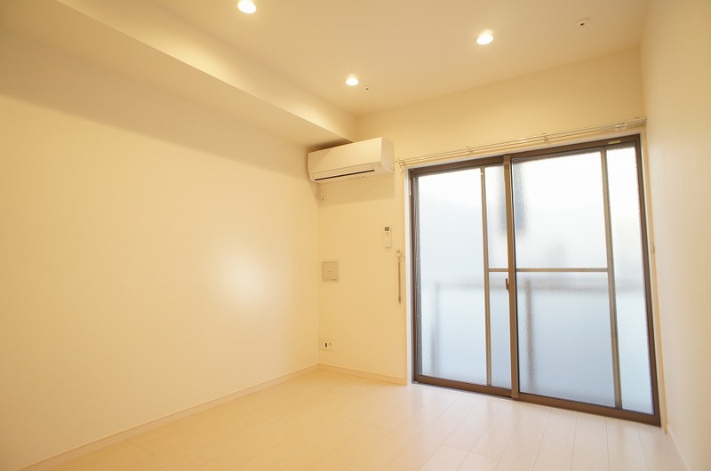 落ち着いて過ごせるお部屋なので、寝室にいかがでしょうか