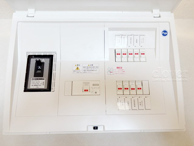 【発電・温水設備】 | 藤田ハイム豊玉 | ブレーカーや給湯設備等のお写真です。～即日のご見学可能～　お問合せはお気軽に。