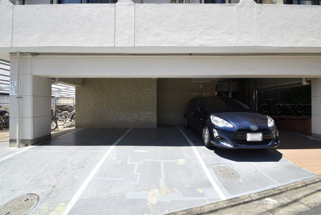 【駐車場】 | 藤田ハイム豊玉 | 駐車場スペース。空きの有無などは、個別にお問合せください。～即日のご見学可能～　お問合せはお気軽に。