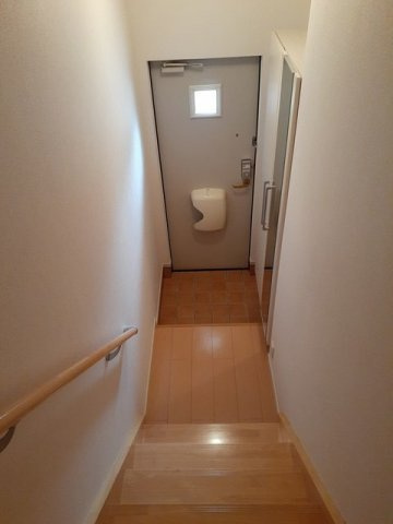 毎日通る玄関はこちらです