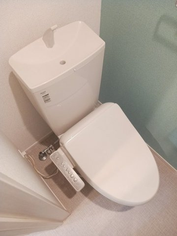 コンパクトで使いやすいトイレです