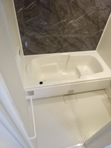 コンパクトで使いやすいお風呂です