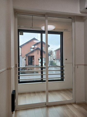 落ち着いた時間を過ごせるバルコニーです