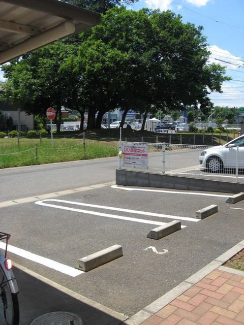 モデッサ大鷹八幡の駐車場