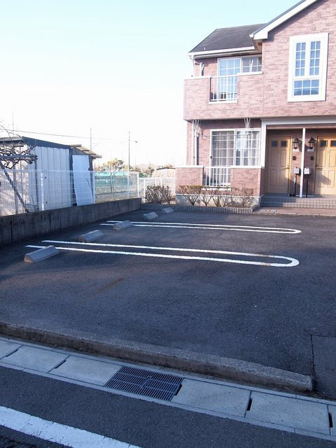 ドゥーメゾンＮの駐車場