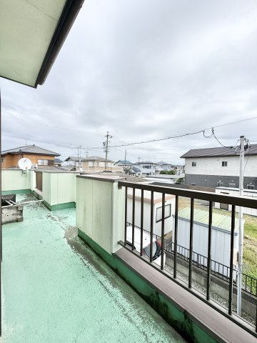 磐田市堀之内のバルコニー|別角度からバルコニーを撮影しました。とっても広いですよ！