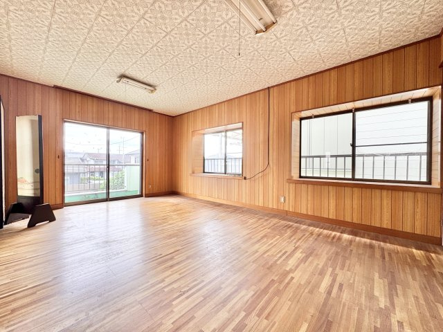 磐田市堀之内の洋室|2階 6帖のお部屋が続きになっています。只今、リフォーム中です。室内クリーニングも行いますので安心してくださいね！
