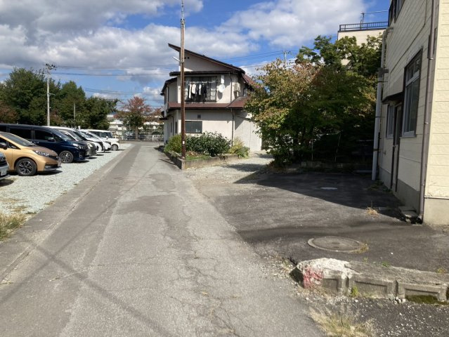西根字石川西　売地の前面道路含む現地写真