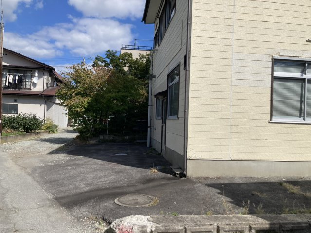 西根字石川西　売地の前面道路含む現地写真
