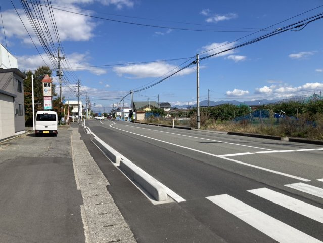 西根字石川西　売地の前面道路含む現地写真