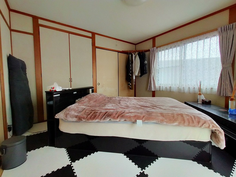 大潟町美崎が丘戸建の和室|2F和室8帖