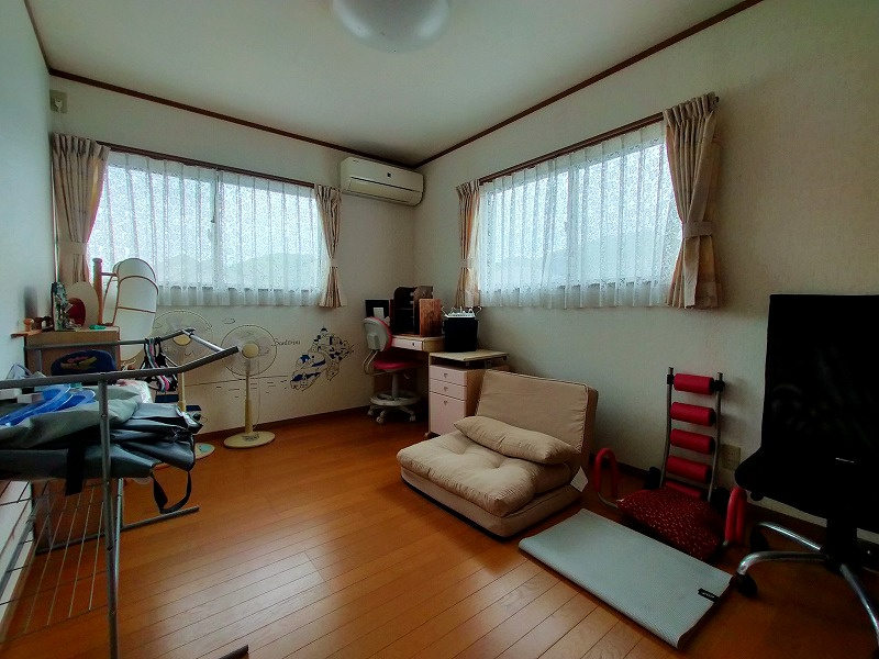 大潟町美崎が丘戸建の洋室|2F北側洋室6帖