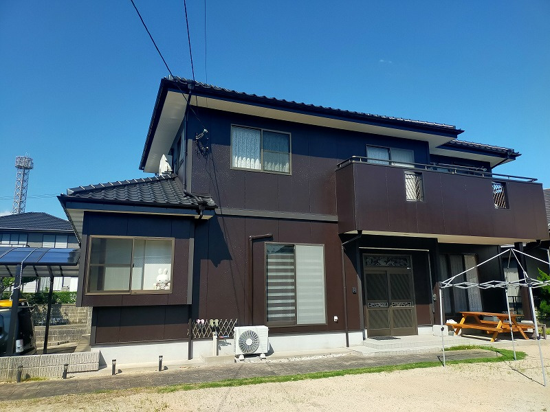 大潟町美崎が丘戸建の外観|庭から望む